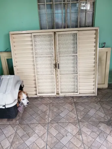Vendo janela e porta