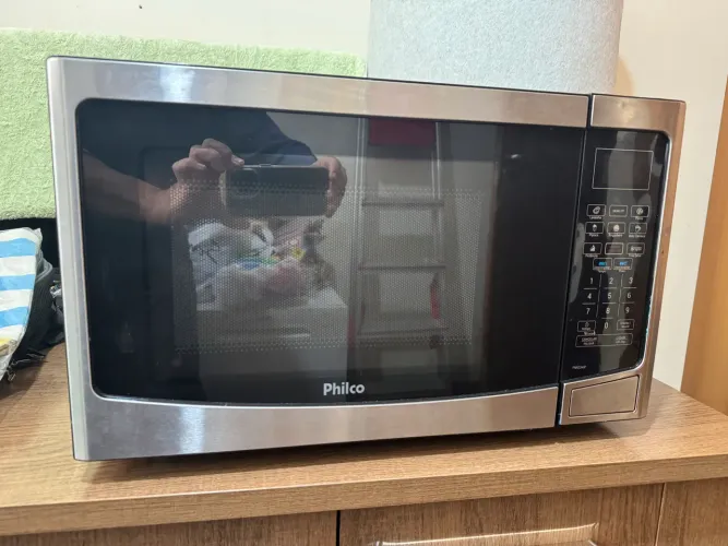 Microondas Philco 34 litros - Com arranhões na parte superior