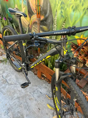 Bicicleta Sense EVO aro 29 em excelente estado de conservação
