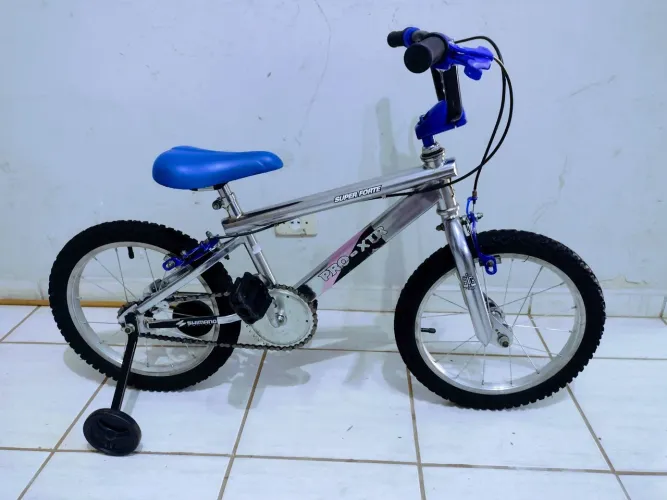 Bicicleta aro 16 cromada impecável