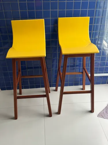 Banquetas de madeira maciça da loja smarcaro