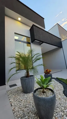 BELISSIMA CASA COM PISCINA NO PARQUE DAS FLORES GOIANIA-GO