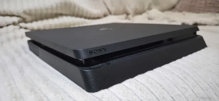 Ps4 slim 1TB + 2 controles originais + jogos digitais ( sua escolha)