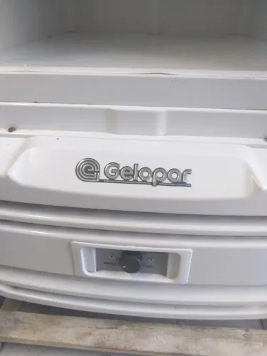 Frezer  vertical gelopar 