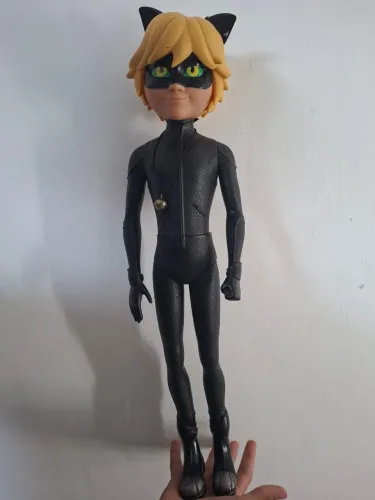 Boneco cat noir 