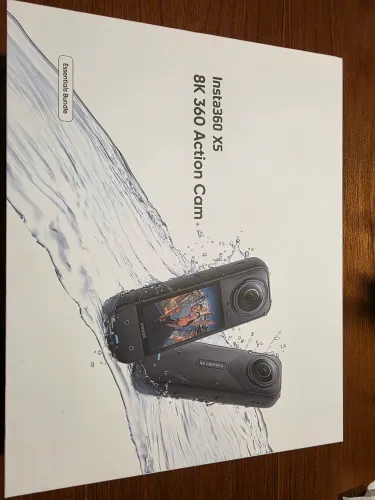 Câmera Insta 360 X5 Essential Bundle 8K