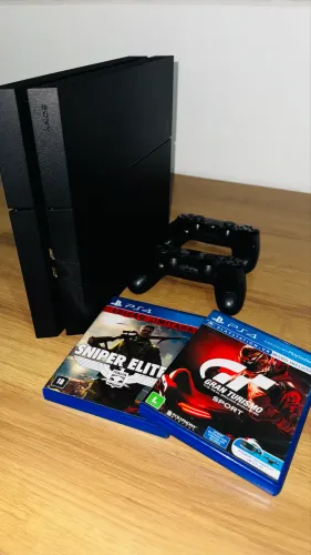 PlayStation 4 Fat 500GB funcionando perfeitamente em ótimo estado de c/2 controles 2 jogos