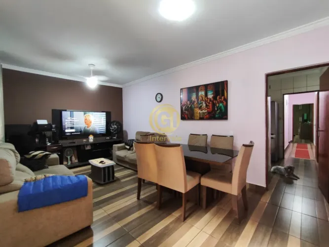 Imperdível: Casa à venda em Jacareí-SP, 2 quartos, 1 suíte, 2 salas, 2 banheiros, 2 vagas,