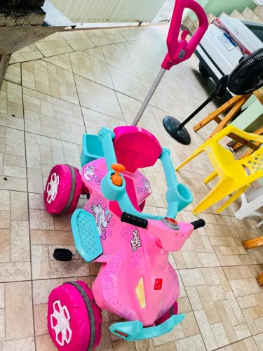 Carrinho de passeio / Quadriciclo Infantil Menina