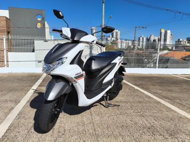 Moto Yamaha Fluo