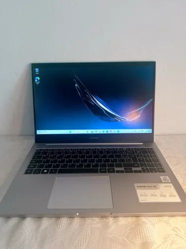Notebook i5 10 1T excelente estado de uso