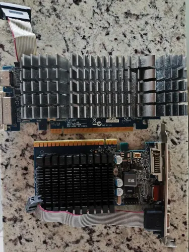 Placa de vídeo GT210/ASUS210