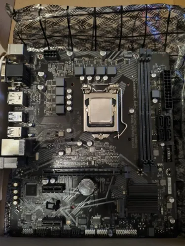 Placa mãe Gigabyte H510M + i5-11400F
