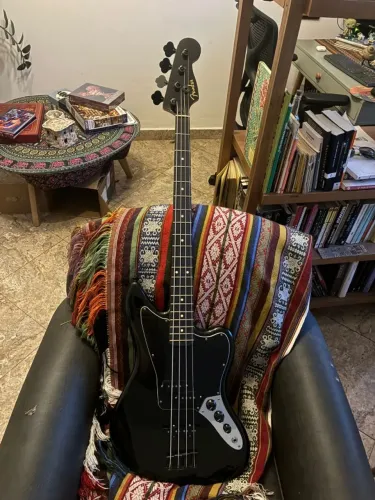 TORRANDO - Baixo Fender Jaguar - Limited Edition Blackout