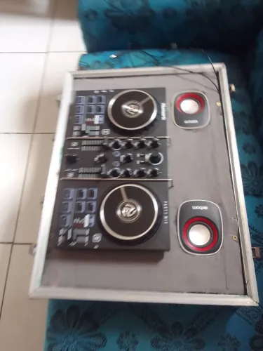 Vendo uma controladora numark parte mix II