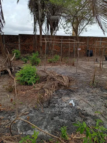 Vendo este terreno próximo a estrada de Ribamar