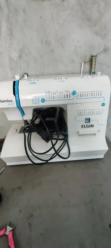Máquina de costura Elgin Genius plus