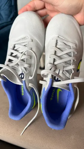 Chuteira da Nike campo