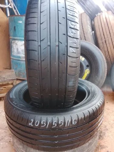 Par de pneus 205/55/16 em bom estado!
