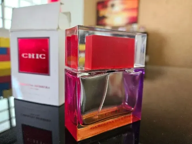 Vidro Vazio de perfume (Chic - Carolina Herrera) Feminino