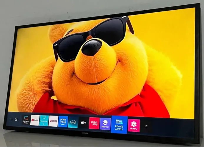 Tv Samsung smart tizen 43 muito nova imagem perfeita completa tem os pés e controle