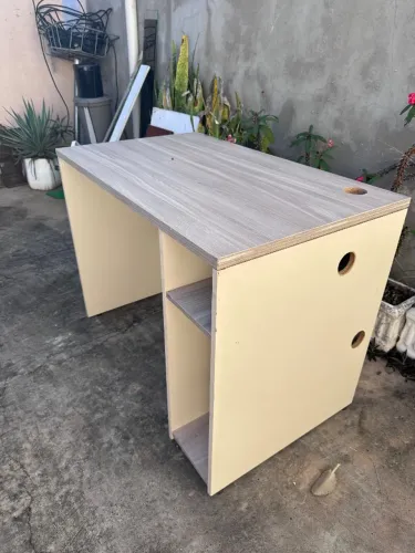 Mesa de escrivaninha 