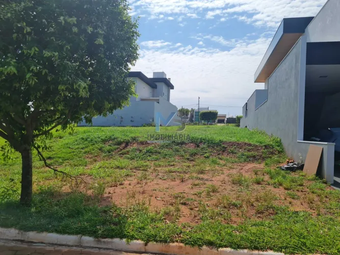 Terreno á venda em Condomínio Águas do Rio Paraná em Porto Rico PR