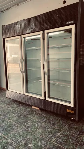 Expositor de frios e bebidas