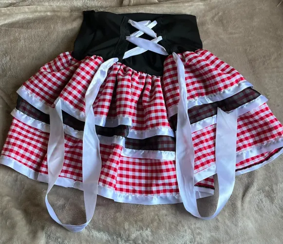 Saia festa junina vermelha usada apenas uma vez