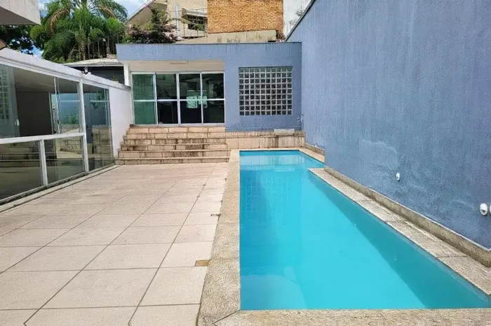 Casa Comercial à venda no Cidade Jardim, BH | 4 quartos (3 suítes) | Piscina e Churrasquei