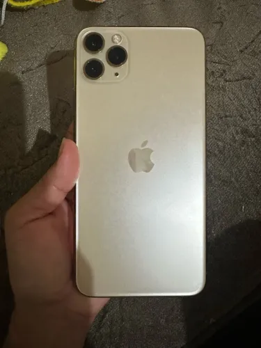 iPhone 11 Pro Max dourado