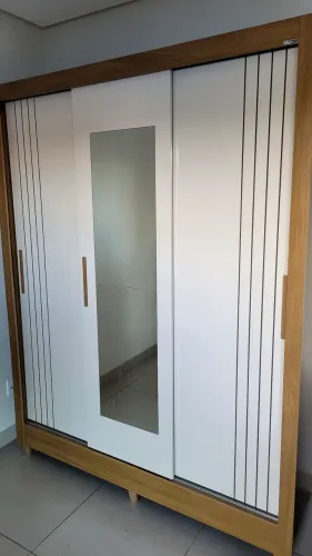 Guarda roupa 3 portas com espelho