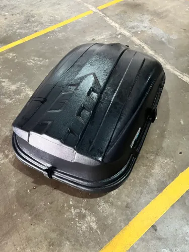 Bagageiro + Kit de fixação de Teto Maleiro com chave 460 litros - Preto light 