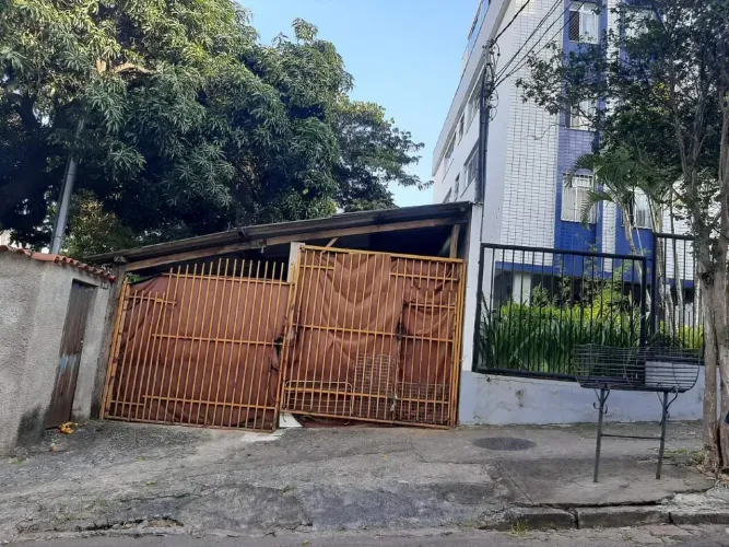 Vende-se ótimo lote de 448m² em localização privilegiada no bairro!
