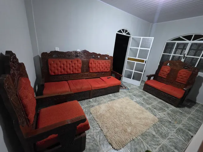 Conjunto de Poltronas de madeira entalhada a mão. Estilosas e Rústica. 