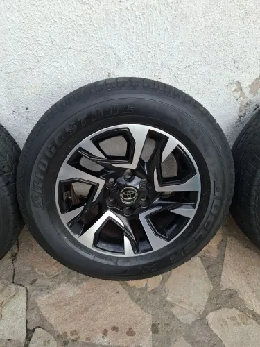 Rodas Diamond Hilux Sw4 aro 18 pneus Bridgestone 
