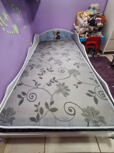 Cama Disney Frozen + colchão + capa impermeável | Completo | Ótimo estado | R$460<br>