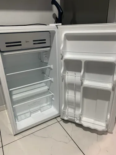 VENDO FRIGOBAR MIDEA