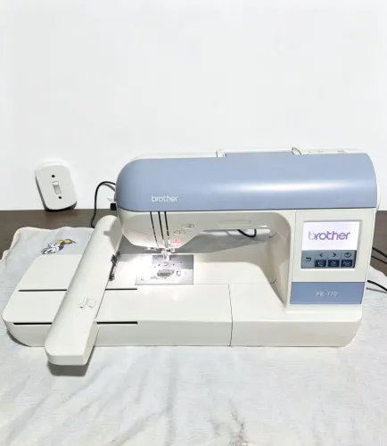 MÁQUINA DE BORDAR BROTHER PE-770. IMPECÁVEL!