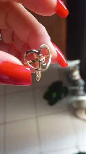 Vendo anel Romanel número 18 Semi novo , tirei apenas o tagls