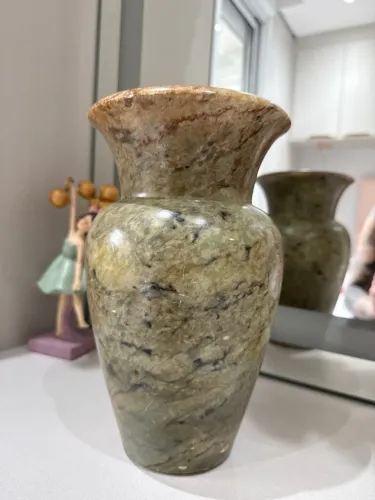 Vaso de mármore rústico