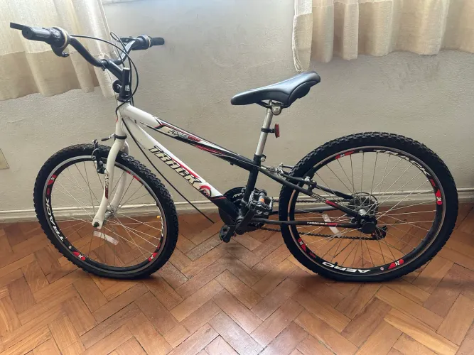 Bicicleta Track & Bikes modelo Axess (Juvenil), Aro 24.
