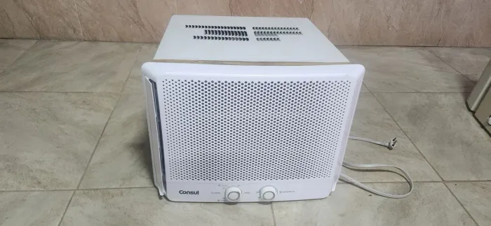 Ar condicionado Consul 7500 btus em ótimo estado de conservação.