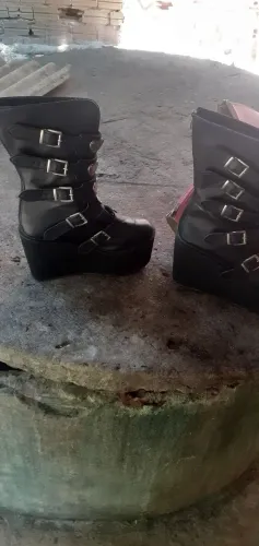 Botas de plataformas estilo demonia