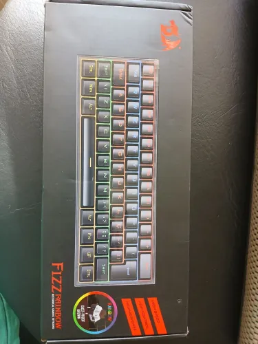 TECLADO MECANICO GAMER FIZZ RAINBOW SWITCH BROWN REDRAGON K617-R-B PRETO