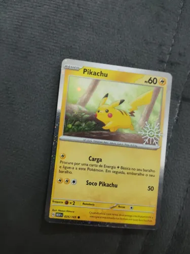 Carta Pokémon pikachu