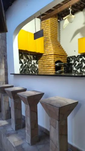Casa para venda possui 315 metros quadrados com 4 quartos