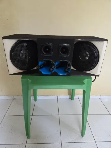 Caixa de som automotivo