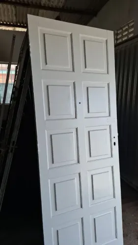 Porta de Jatobá toda almofadada tamanho 80 por 2,10 valo $600 só ligar *71 ou zap