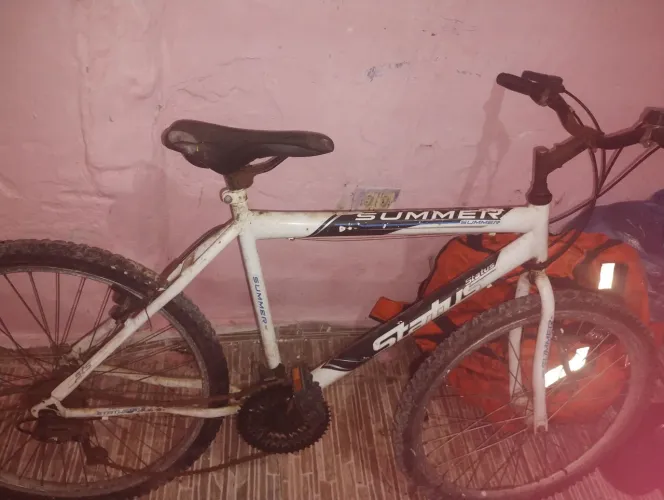 Bicicleta parada pra vender 250,00 valor negociável